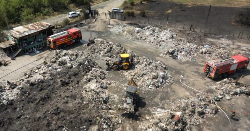 Imagine dramatică a unui incendiu de vegetație extins în România, ilustrând amploarea dezastrului.