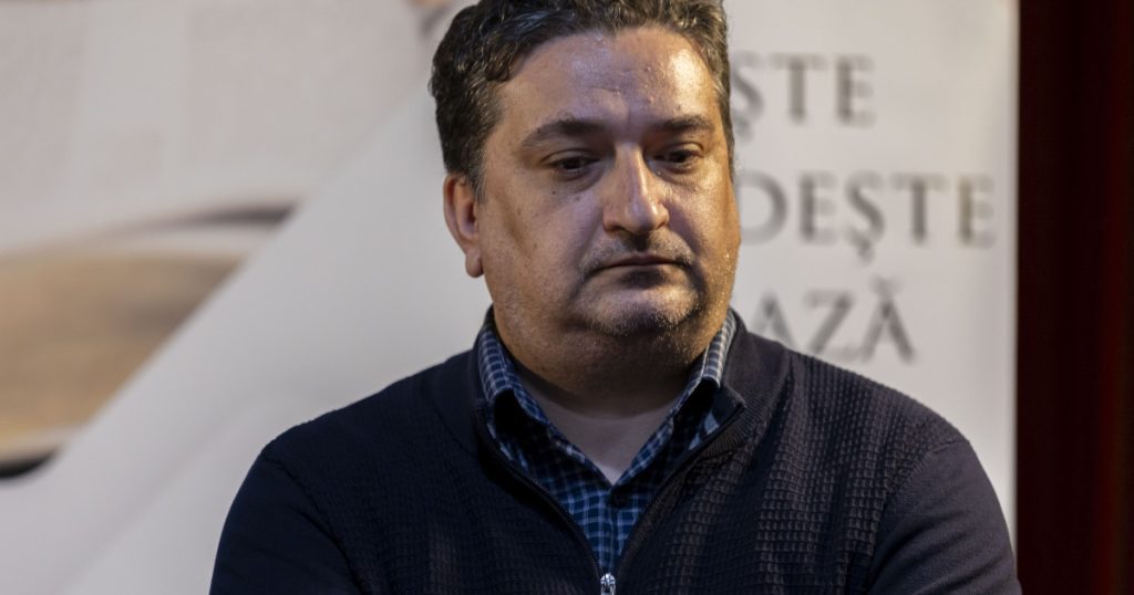 O fotografie a lui Ion Iliescu, reflectând moștenirea sa complexă și controversată în istoria României.