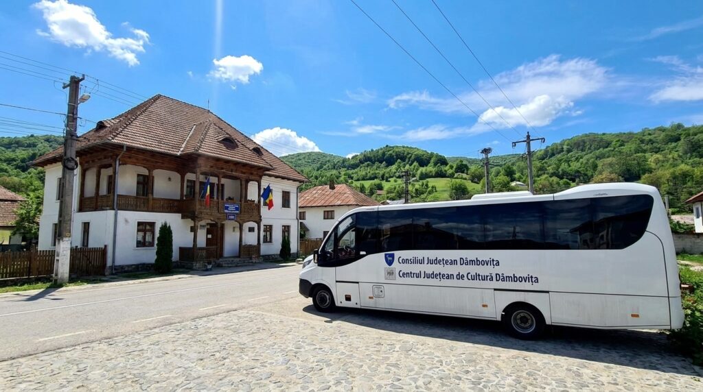 Decizie majoră pentru locuitorii din Moroeni: Un autocar modern va schimba complet mobilitatea elevilor și a întregii comunități